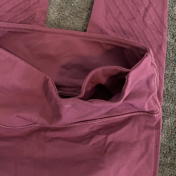 Lululemon crop purple leggings - Picture 5 of 5